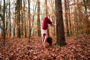 Sarah Fichtinger Yoga Pose Skorpion