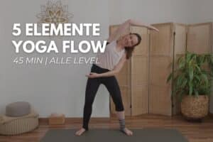 Sarah Fichtinger zeigt einen 5 Elemente Yoga Flow zur sanften Aktivierung der Meridiane