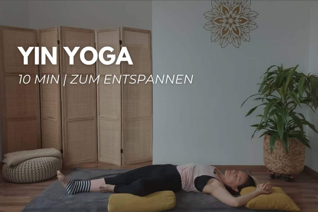 Yin Yoga Nacken Schulter mit liegendem Baum für innere Ruhe
